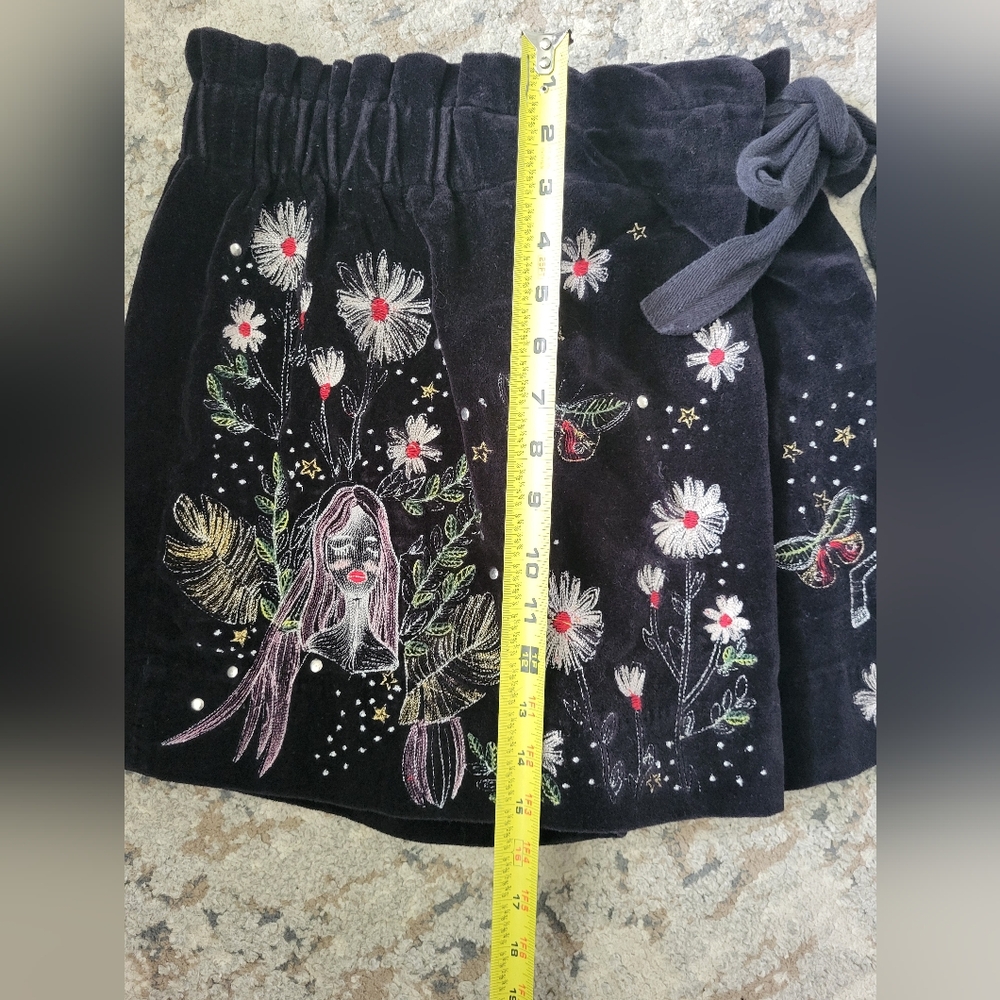 Zara Woman Size XS Embroidered Skort Wrap Shorts Black Velvet Face Whimsical - Picture 14 of 14